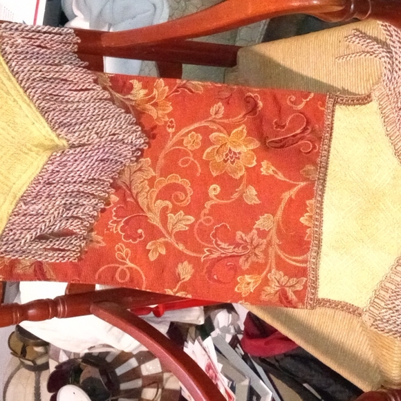 Gorgeous Table Runner - Picture 4 of 5